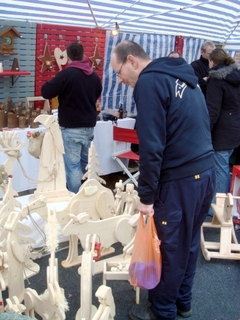 Der Werbering lädt in Zusammenarbeit mit der Gemeinde Weeze am Samstag, dem 27. November 2010, zwischen 11.00 Uhr und 20.00 Uhr wieder Bürger und Besucher von nah und fern herzlich zum Weezer Weihnachtsmarkt ein.